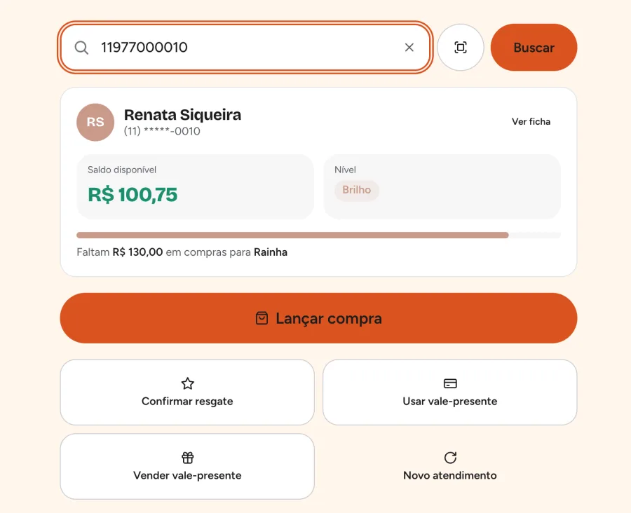 Balcão do painel Clubbo: cliente de demonstração encontrado pelo telefone, com saldo, nível e o botão Lançar compra